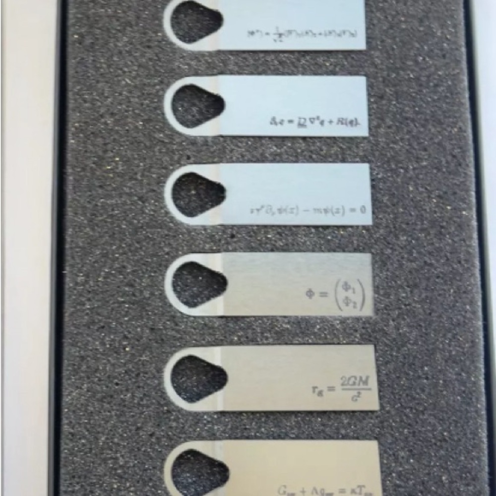 Hideo Kojima, death stranding official chairidium necklace with equations - Picture 4 of 8